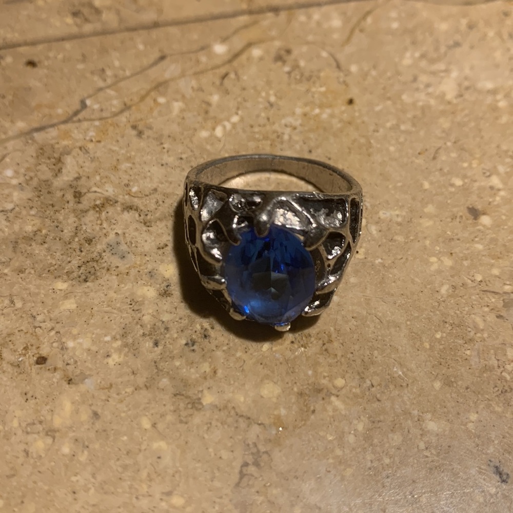 Ring - Picture 3 of 8
